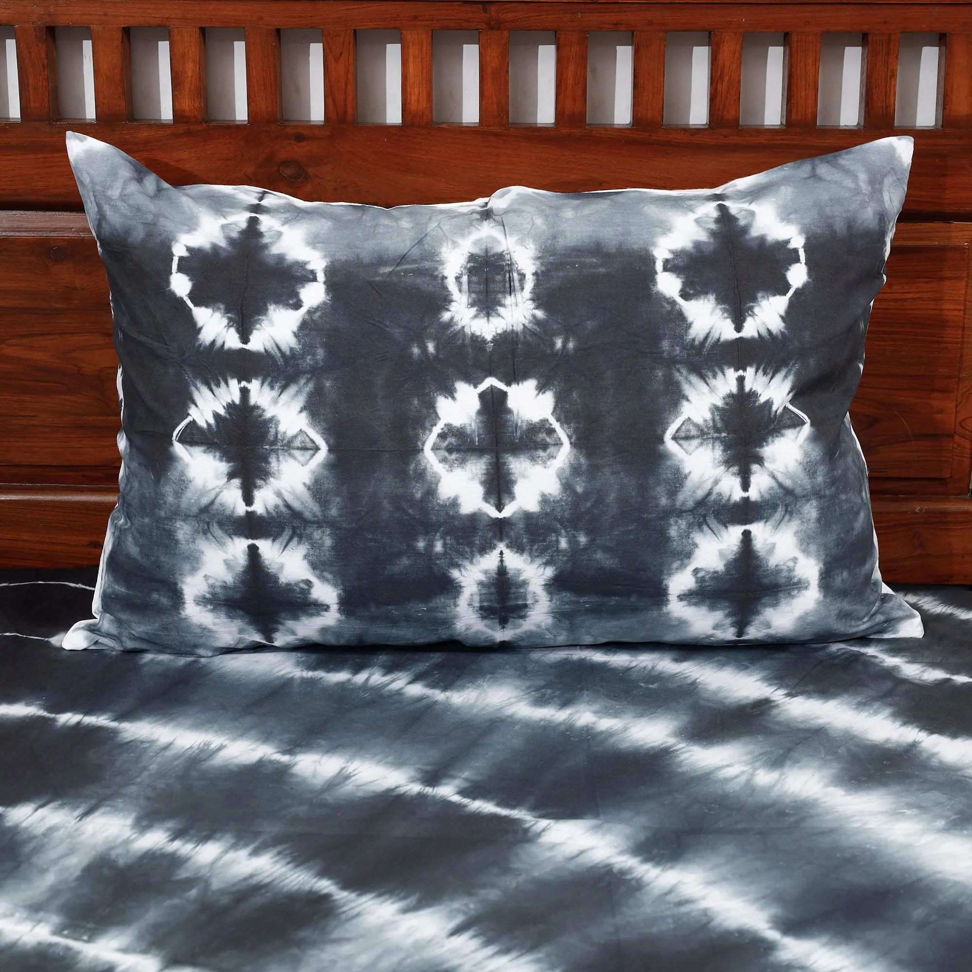 Black - Shibori Tie Dye Pure Cotton Double Bed Cover with Pillow Covers (108 x 90 in)