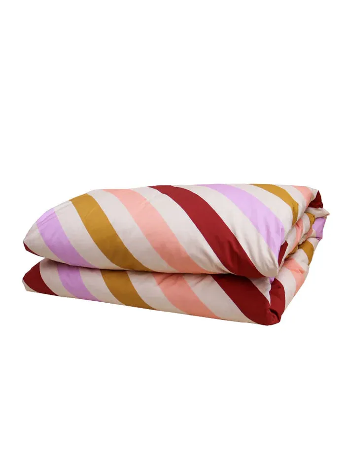 Mosey Me Crimson Maypole Quilt Cover